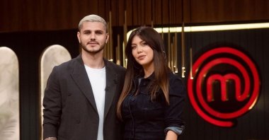 Galatasaray&#039;s Argentine star Mauro Icardi poses for a photo with wife Wanda Nara during a MasterChef episode, Buenos Aires, Argentina, April 11, 2023. (Mauro Icardi on Instagram)