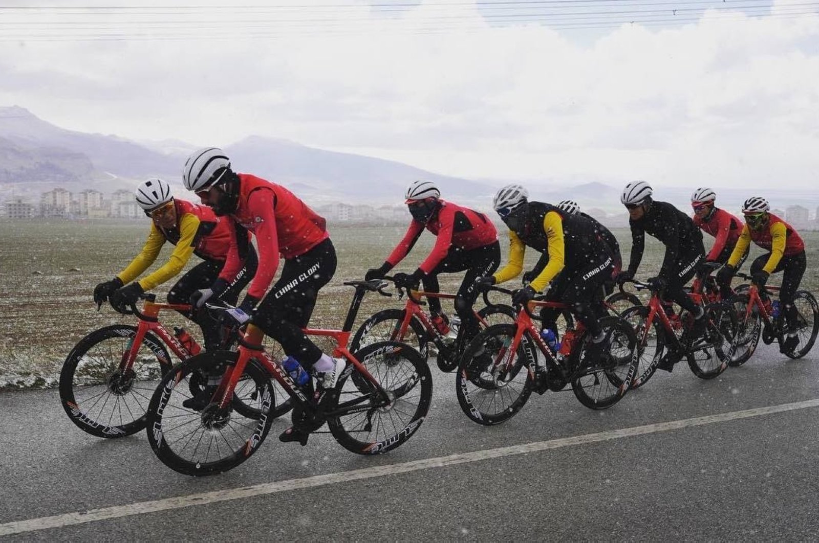 Tim bersepeda nasional Tiongkok memilih Erciyes untuk berkemah di dataran tinggi
