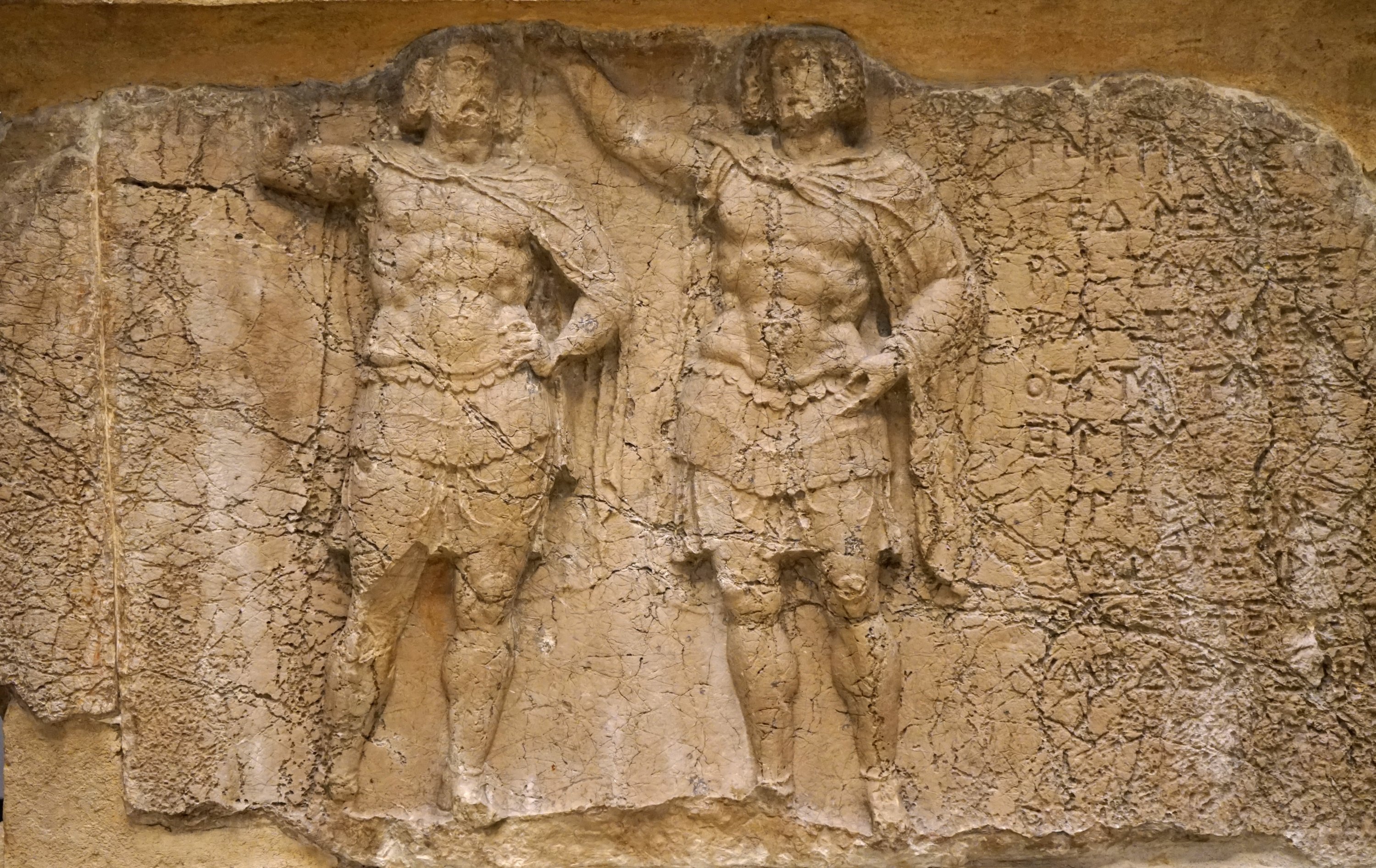 Bagian atas Makam Payava, sarkofagus batu berkubah berbentuk persegi panjang berdiri bebas Lycian yang dibangun untuk Payava, penguasa Xanthos, British Museum, London, Inggris (Foto Getty Images)