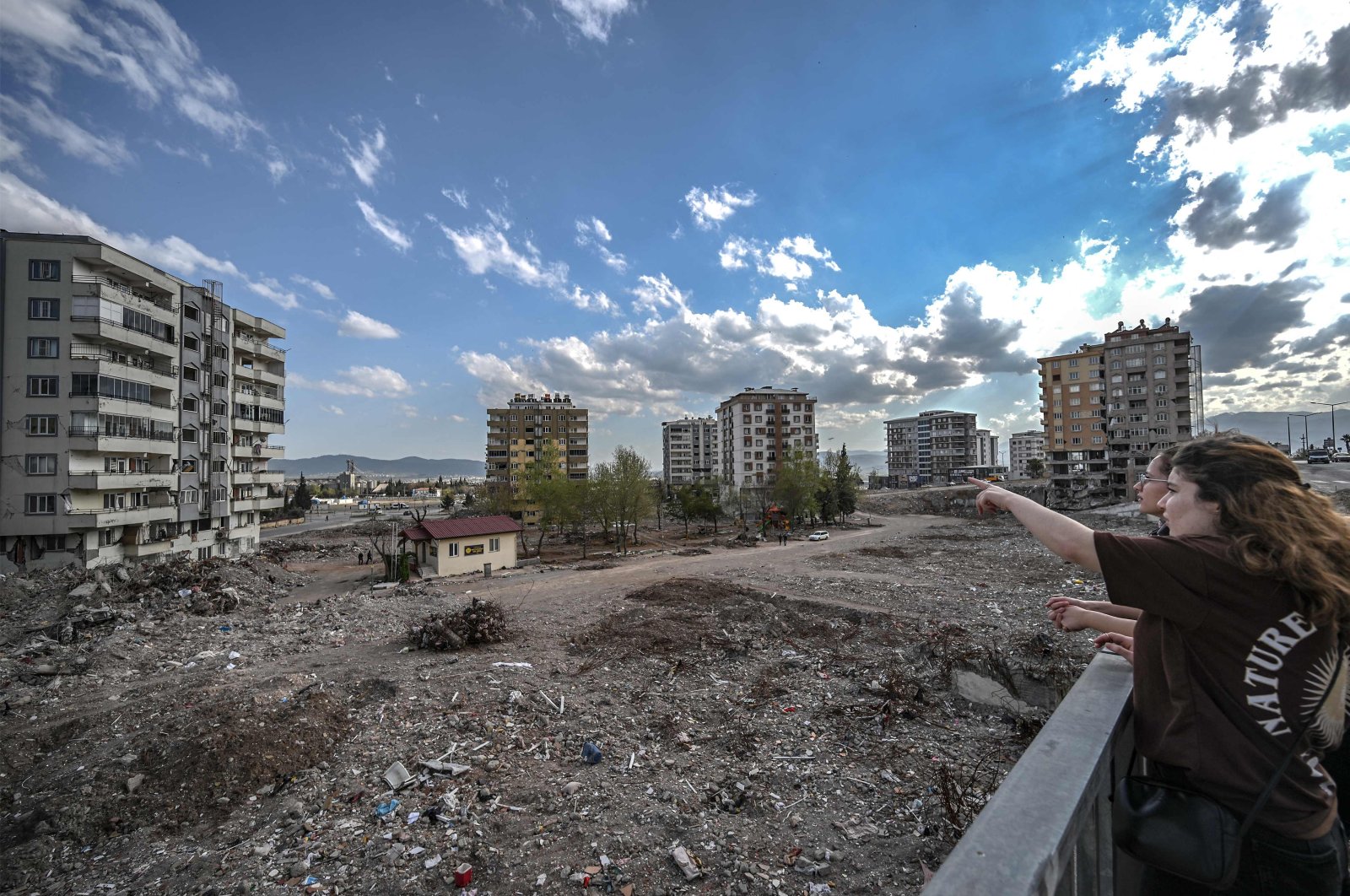 A vacant plot is formed after the removal of rubble from collapsed buildings at the Ebrar site in the quake-hit city of Kahramanmaraş, Türkiye, April 4, 2023. (AFP Photo)