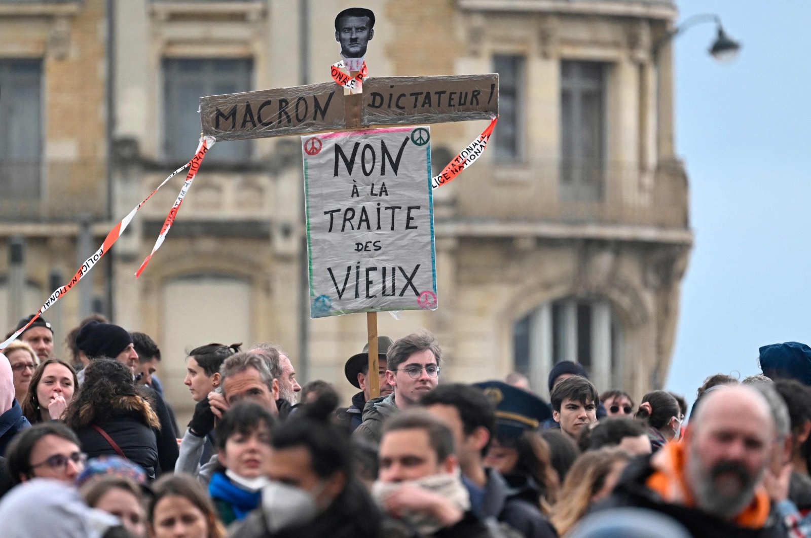 Pengadilan tinggi Prancis mendukung reformasi pensiun Macron