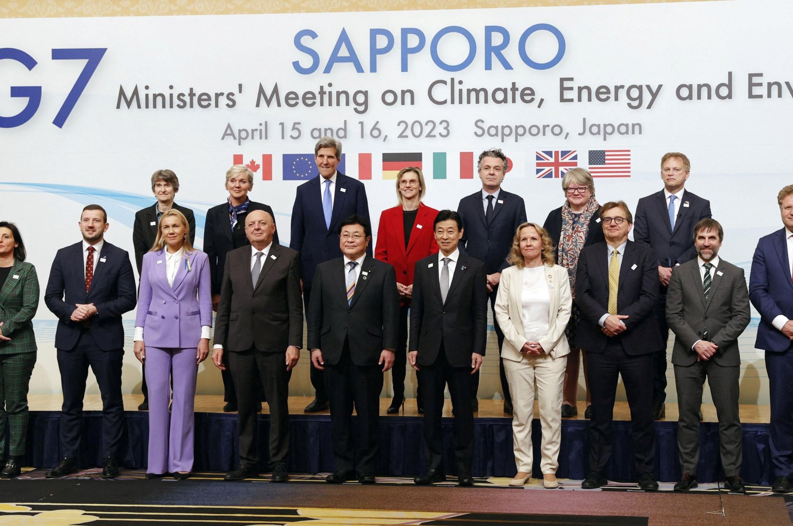 G7 bertemu untuk pembicaraan iklim yang rumit, menghadapi tekanan pada bahan bakar fosil