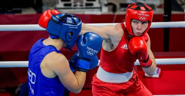 Netherland&#039;s Nouchka Fontijn (L) and Britain&#039;s Lauren Price competing on Women&#039;s Middle semifinal during the Tokyo 2020 Olympic Games at the Kokugikan Arena, Tokyo, Japan, Aug. 6, 2021. (Getty Images Photo)