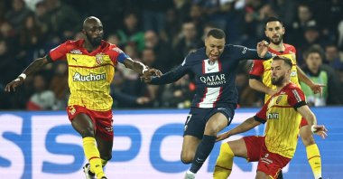 Paris Saint-Germain&#039;s Kylian Mbappe (C) in action with Lens&#039; Seko Fofana (L) and Jonathan Gradit (R) during the Ligue 1 match at the Parc des Princes, Paris, France, April 15, 2023. (AFP Photo)