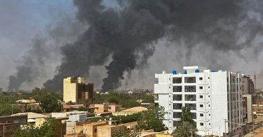 Smoke billows above residential buildings as fighting raged for a second day in battles between rival generals in Khartoum, Sudan, April 16, 2023. (AFP Photo)