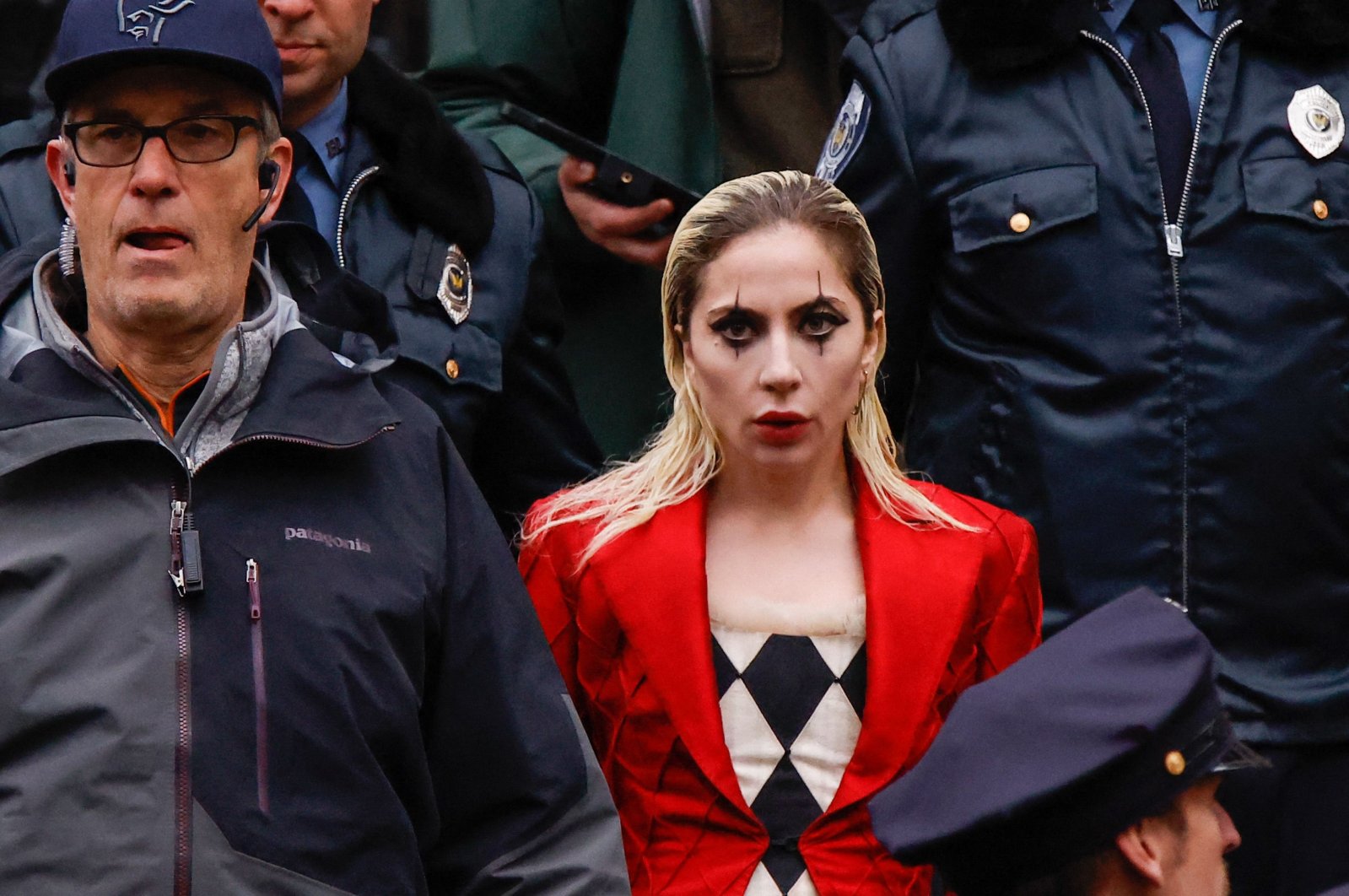 Lady Gaga performs during the shooting of the movie &quot;Joker: Folie.&quot; (AFP Photo)