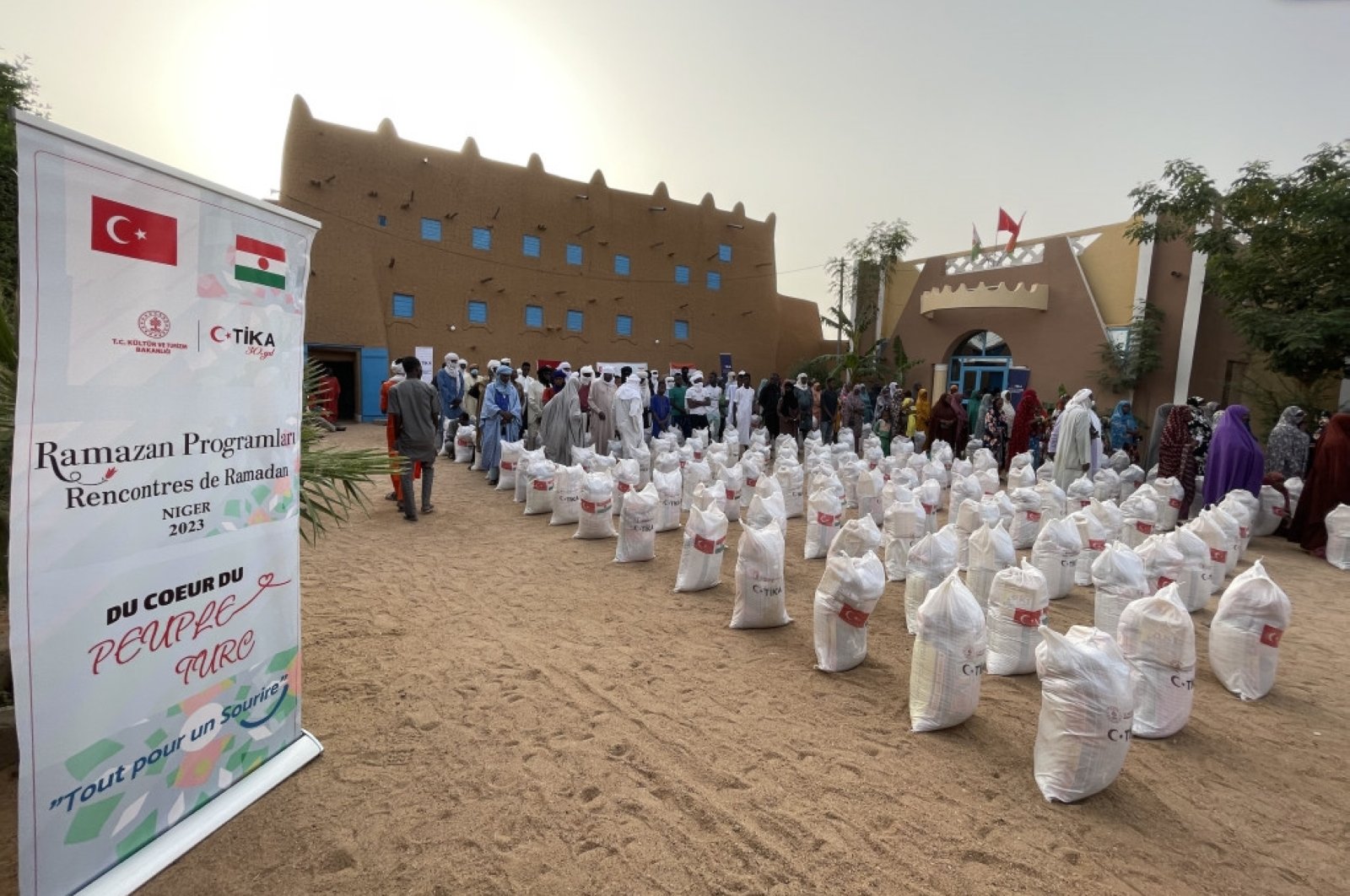 Badan bantuan Turki mengirimkan paket Ramadhan ke Niger, S. Sudan