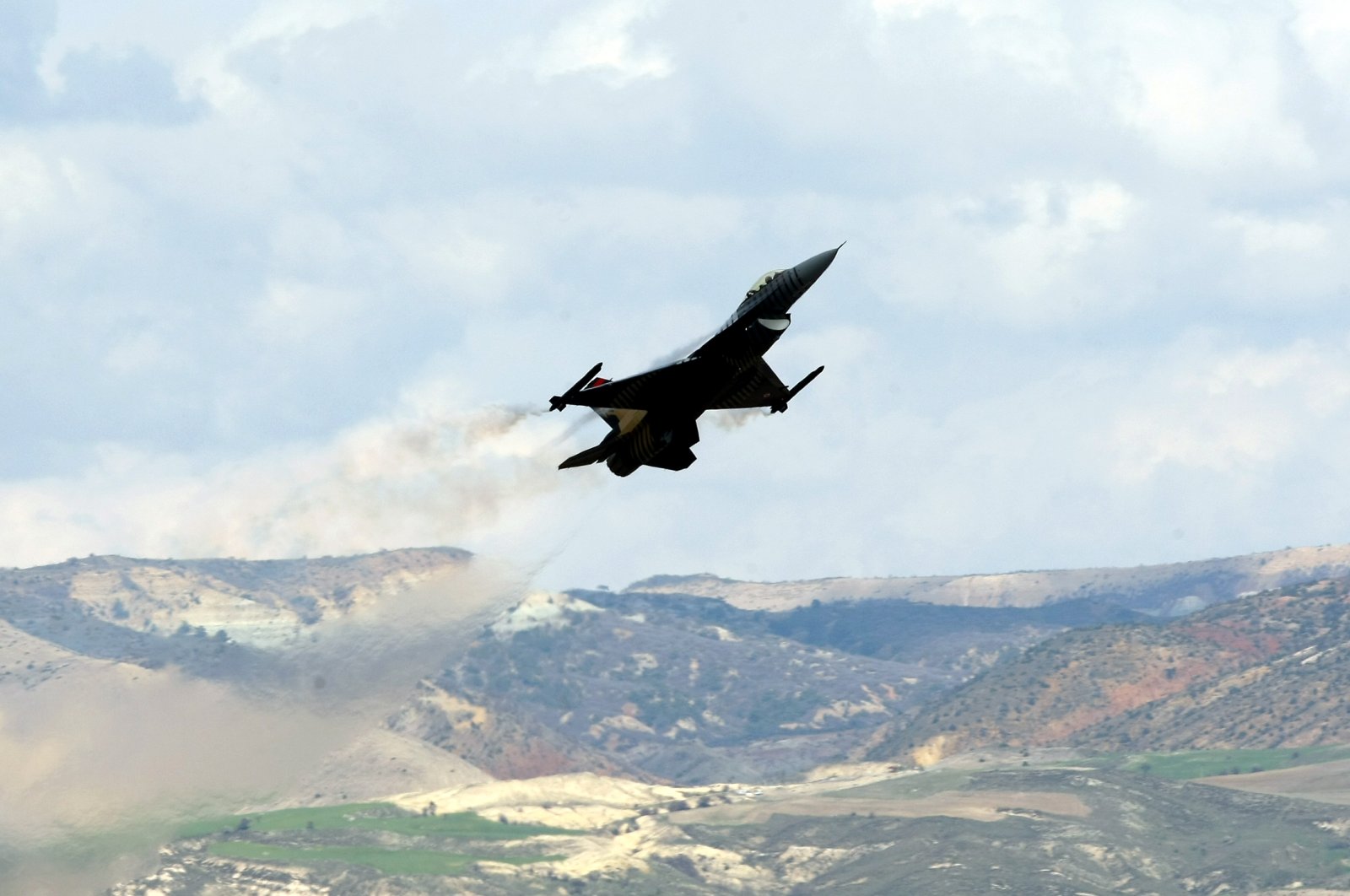 A Turkish F-16 Solotürk jet is seen in the sky in this undated file photo. (AA File Photo)
