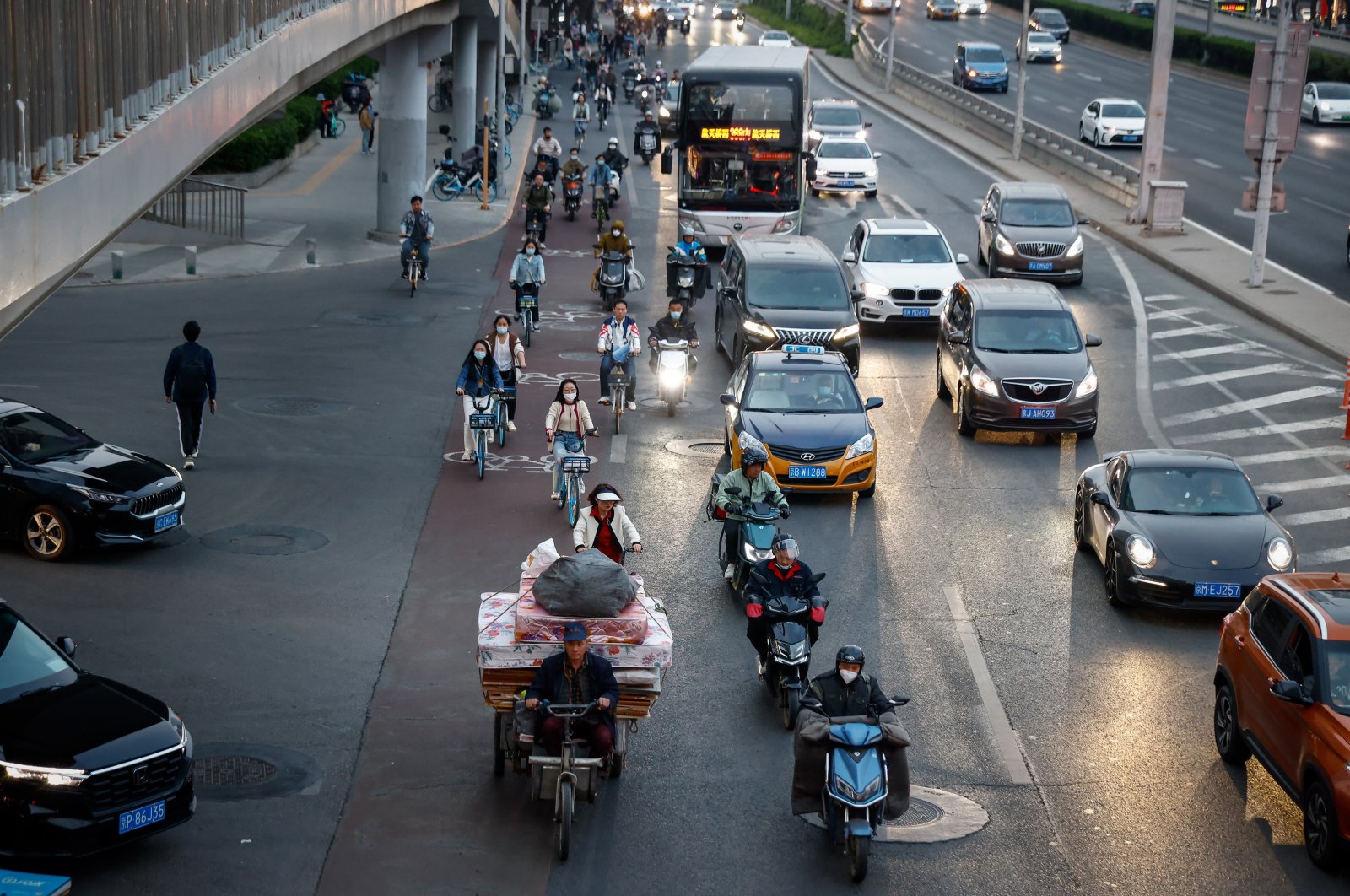 People circulate along the central business district in Beijing, China, April 17, 2023. (EPA Photo)