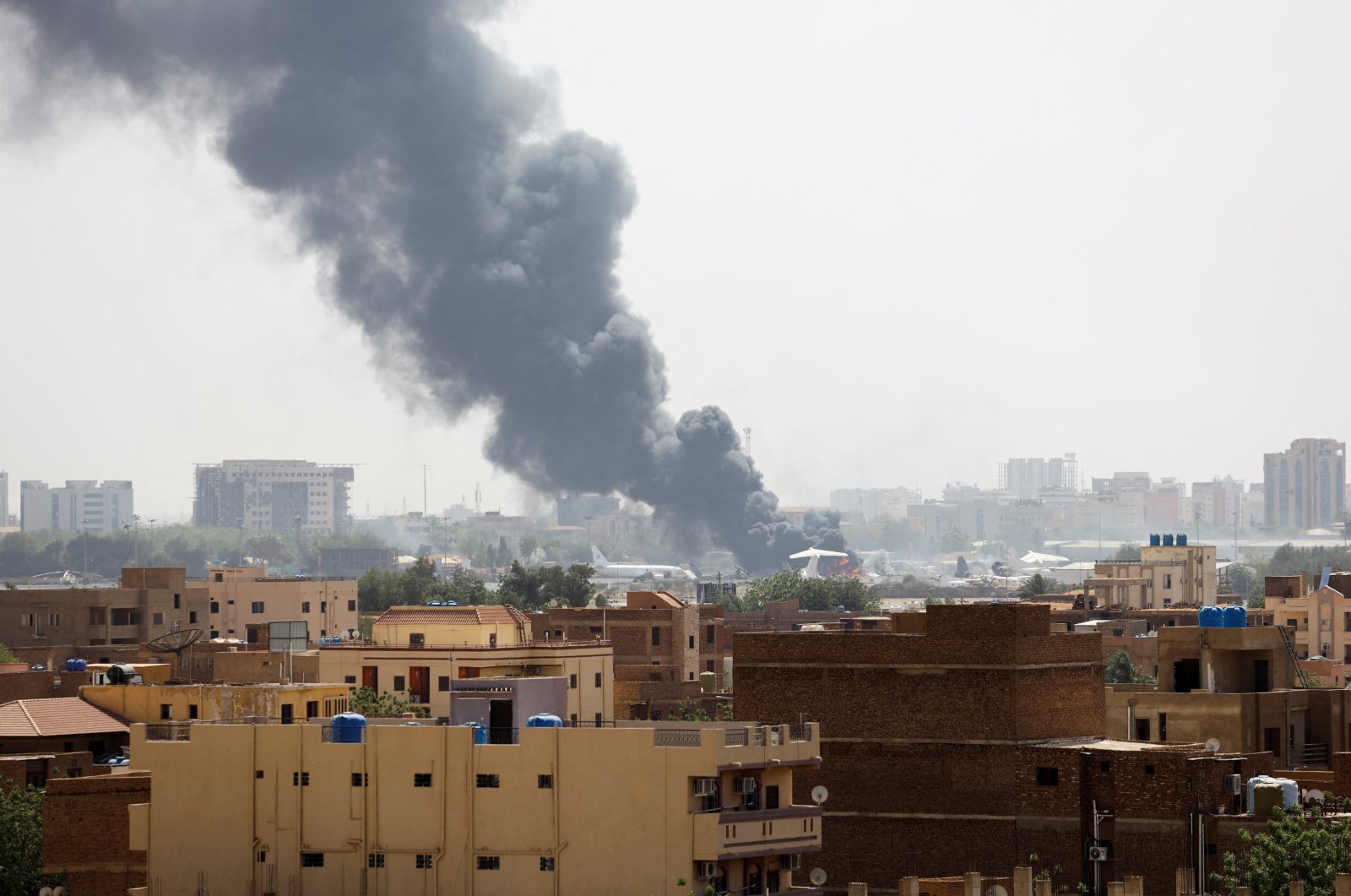 Konvoi AS diserang saat bentrokan mengguncang Khartoum Sudan selama 4 hari