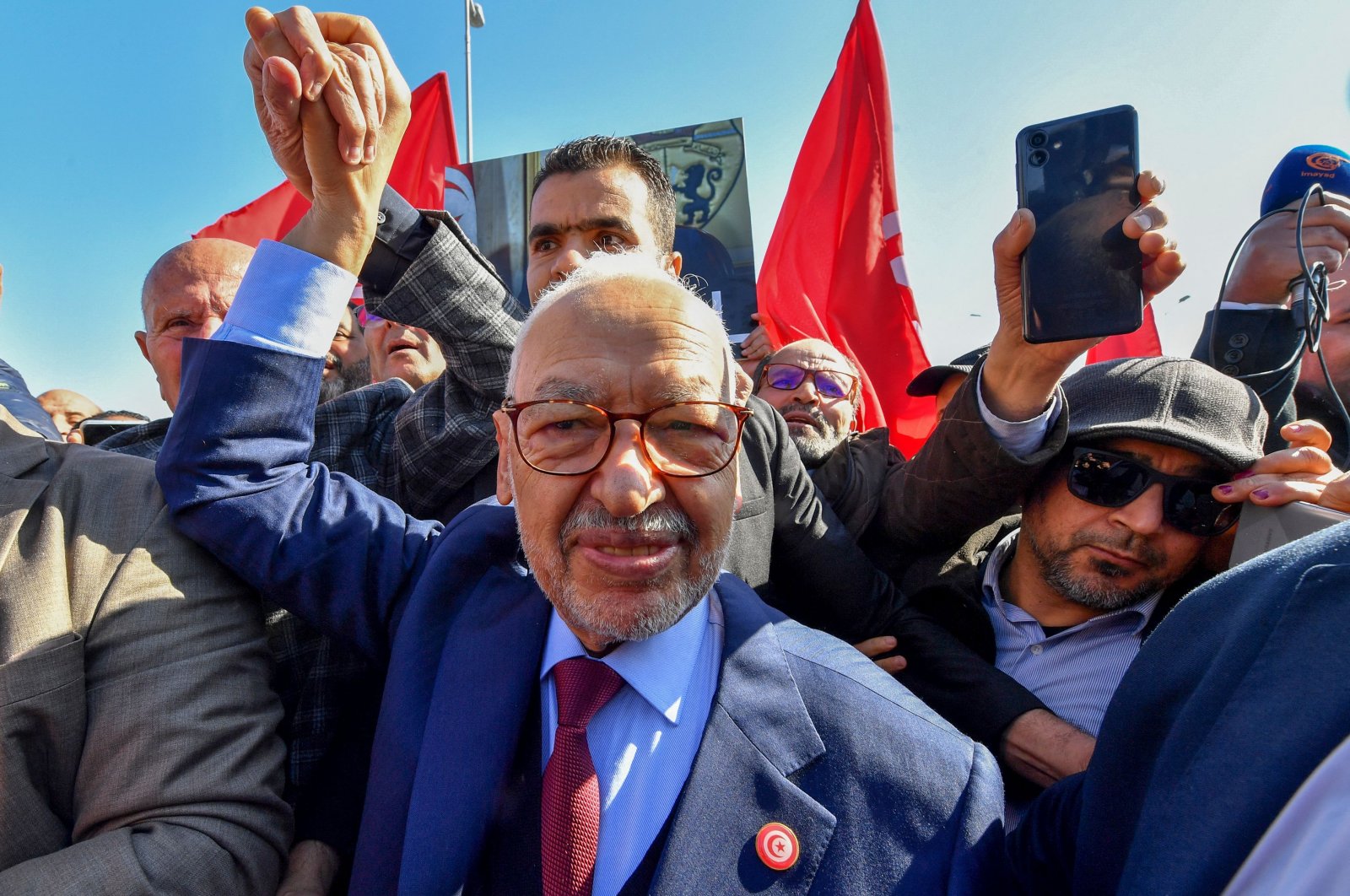 Tunisia menutup markas oposisi setelah penangkapan pemimpin Ghannouchi