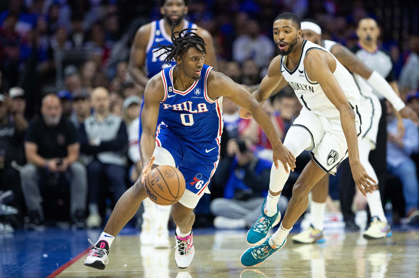 Philadelphia 76ers guard Tyrese Maxey (L) dribbles the ball  in front of Brooklyn Nets forward Mikal Bridges (R) during the second quarter in second game of the 2023 NBA playoffs at Wells Fargo Center, Philadelphia, US., April 17, 2023. (Reuters Photo)