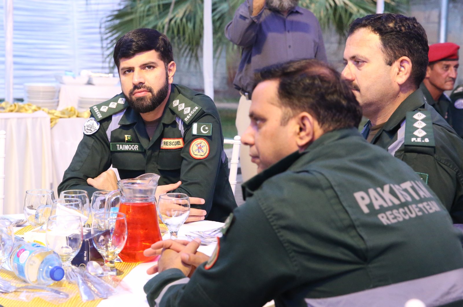 Badan bantuan Türkiye menyelenggarakan makan malam buka puasa untuk tim penyelamat Pakistan