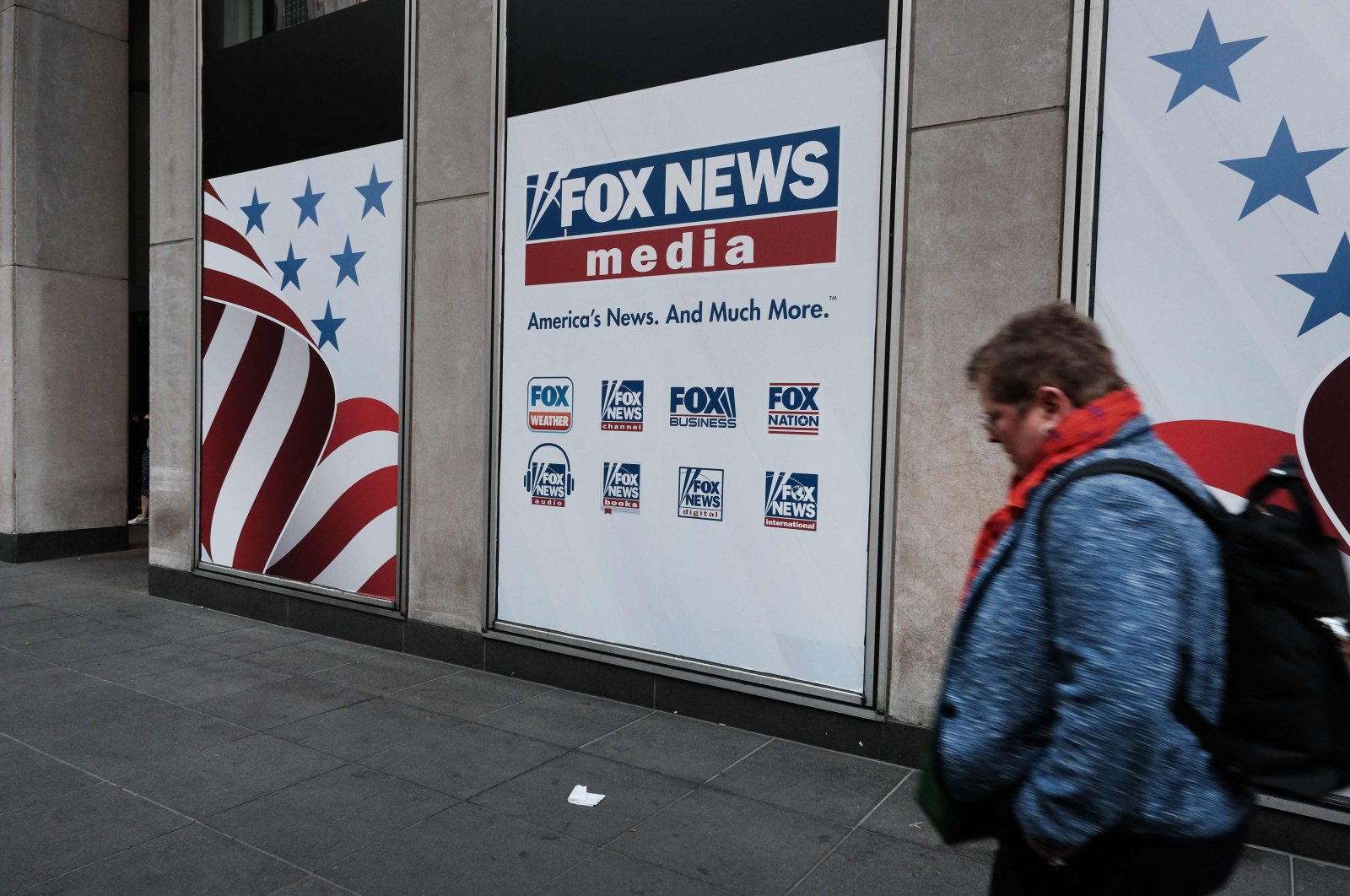 Fox menyelesaikan gugatan pencemaran nama baik sebesar 7,5 juta atas kebohongan pemilu AS