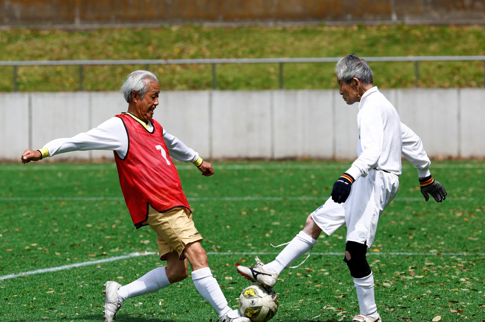 Bintang sepak bola jadul Jepang membuktikan ‘usia hanyalah angka’