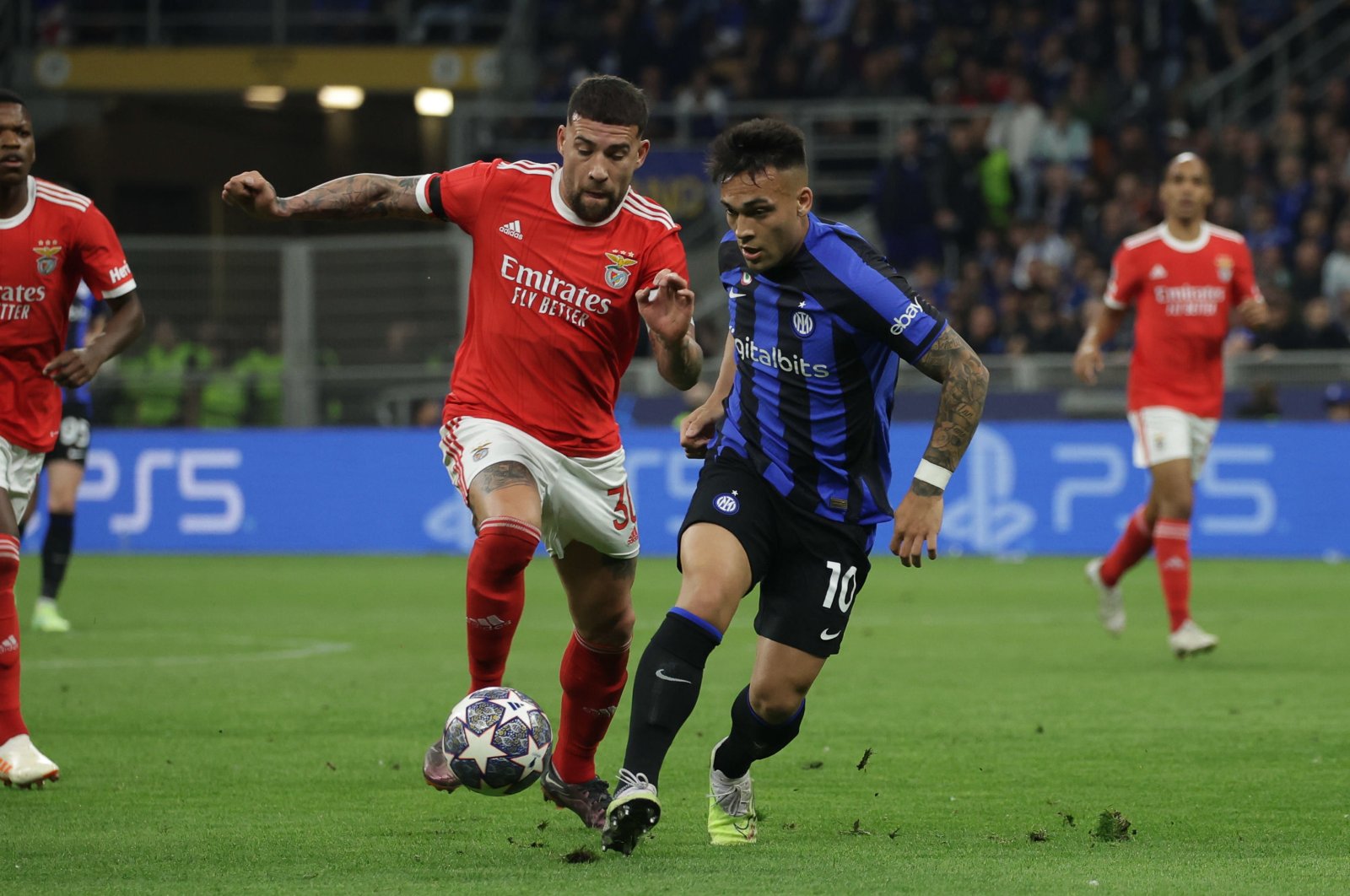 Inter mengungguli Benfica untuk mempersiapkan derby Milan yang epik di semifinal UCL