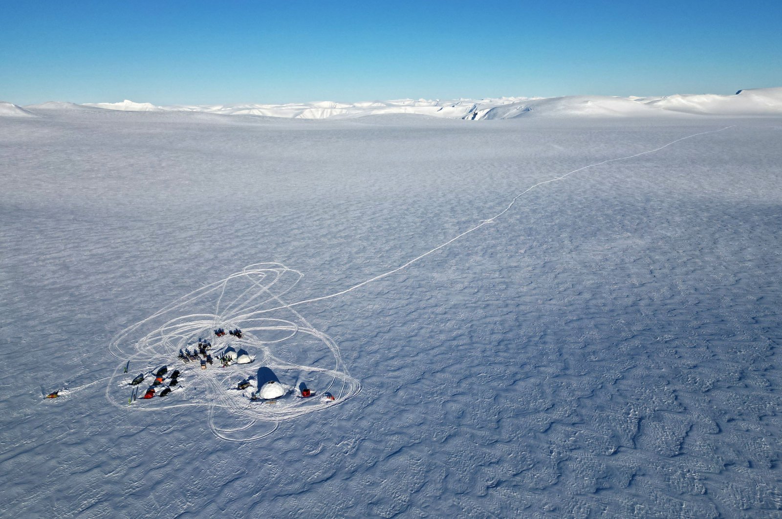 The Ice Memory drilling camp, where scientists found a pool of water 25 meters deep, is seen at 1,100 meters above sea level in the Holtedahlfonna icefield, near Ny-Aalesund, Svalbard, Norway, April 10, 2023. (Reuters Photo)