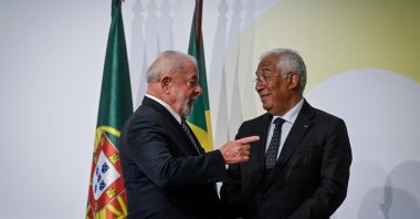 Brazil&#039;s President Luiz Inacio Lula da Silva (L) speaks with Portuguese Prime Minister Antonio Costa as they arrive for a news conference after the Portugal-Brazil summit at the Belem Cultural Center (CCB), Lisbon, Portugal, April 22, 2023. (AFP Photo)