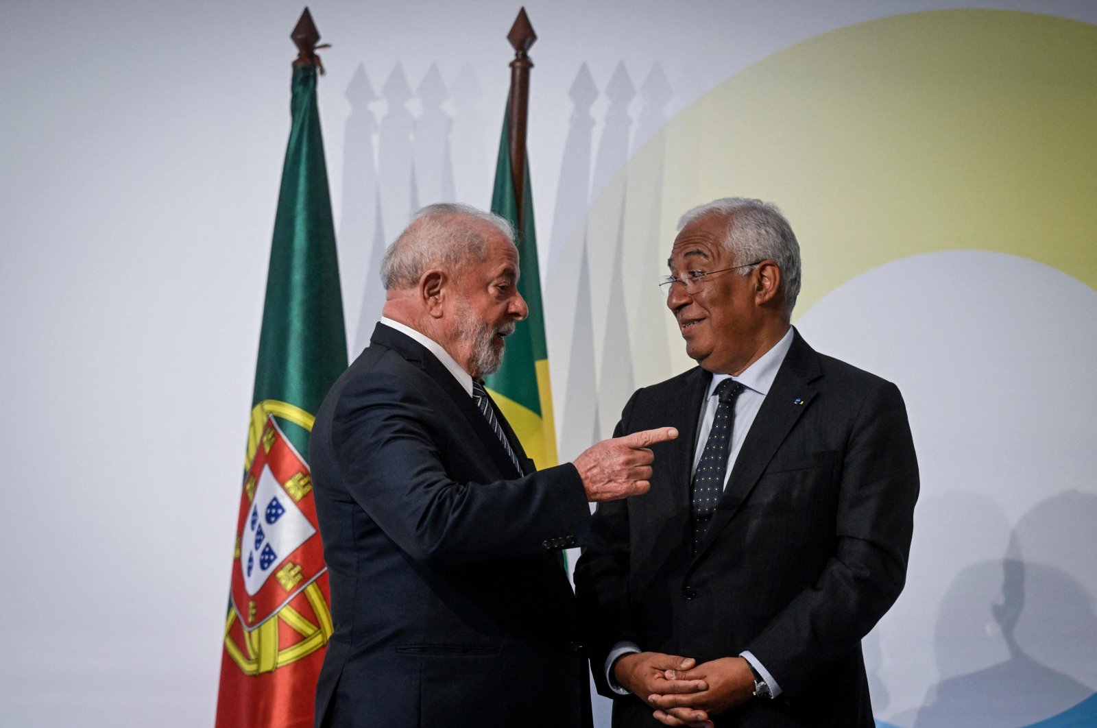 Brazil&#039;s President Luiz Inacio Lula da Silva (L) speaks with Portuguese Prime Minister Antonio Costa as they arrive for a news conference after the Portugal-Brazil summit at the Belem Cultural Center (CCB), Lisbon, Portugal, April 22, 2023. (AFP Photo)