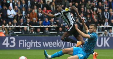 Newcastle United's Swedish striker Alexander Isak (L) scores the team's fourth goal during the English Premier League football match against Tottenham Hotspur at St James' Park, Newcastle-upon-Tyne, U.K., April 23, 2023. (AFP Photo)