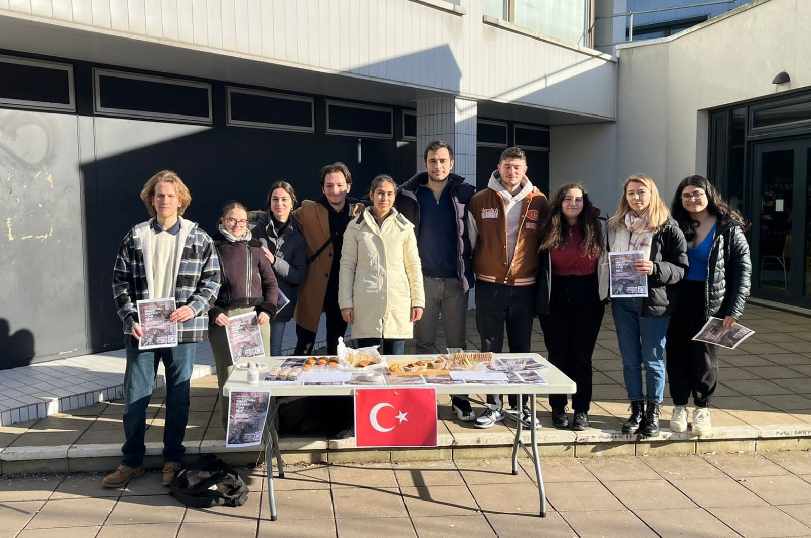 Mahasiswa Turki di Inggris menggalang dana di bazaar untuk korban gempa