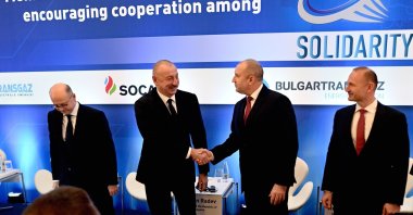 Bulgarian President Rumen Radev (2-R) welcomes Azerbaijan's President Ilham Aliyev (2-L) during the signing ceremony of a Memorandum of Understanding to promote cooperation between operators of gas transmission systems, in Sofia, Bulgaria, April 25, 2023. (EPA Photo)