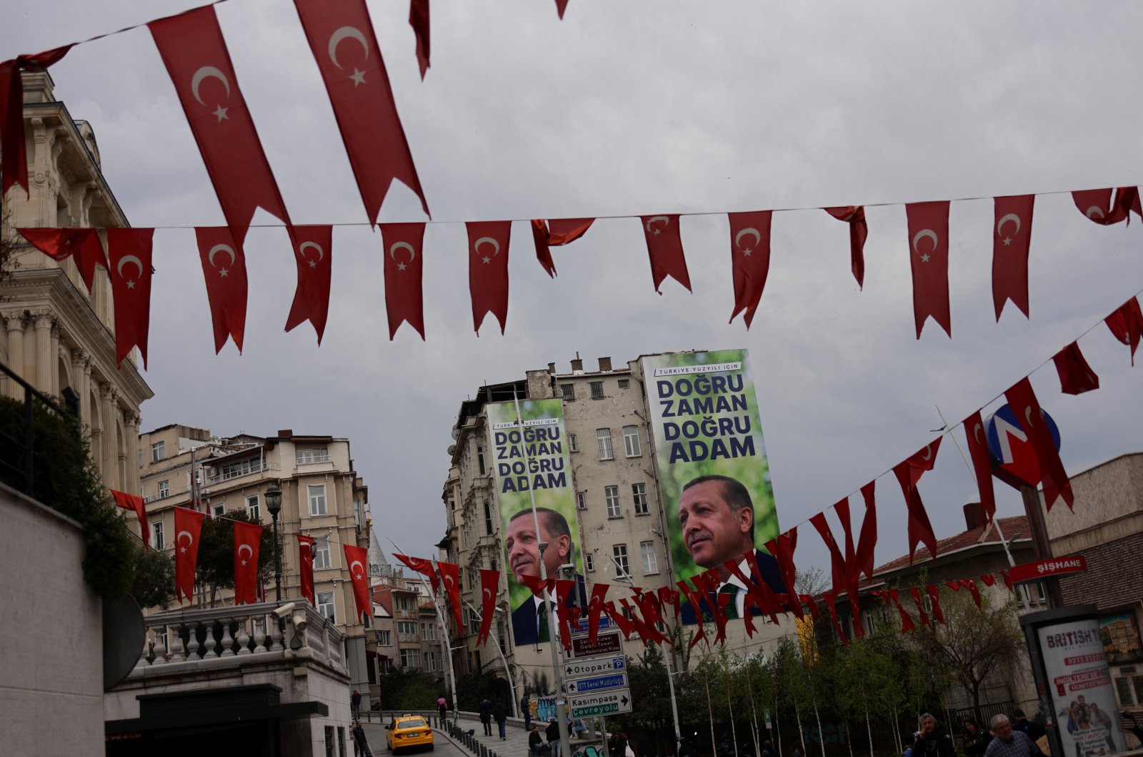 Billboards carrying pictures of President Recep Tayyip Erdoğan and a slogan that reads &quot;For Türkiye&#039;s century; right time, right man&quot; are seen on a building ahead of the May 14 presidential and parliamentary elections, Istanbul, Türkiye, April 18, 2023. (Reuters Photo) 