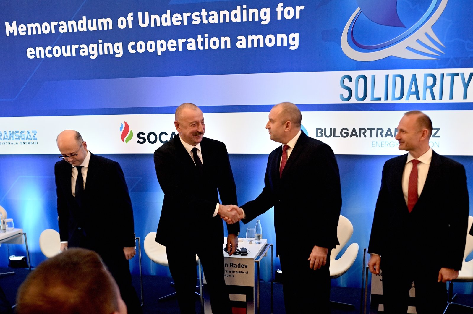 Bulgarian President Rumen Radev (2-R) welcomes Azerbaijan&#039;s President Ilham Aliyev (2-L) during the signing ceremony of a Memorandum of Understanding to promote cooperation between operators of gas transmission systems, in Sofia, Bulgaria, April 25, 2023. (EPA Photo)