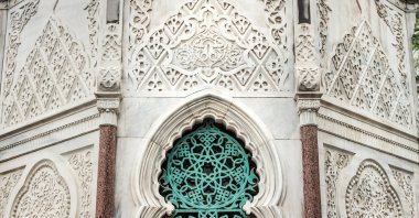 A closeup shows the detailed marble carvings of the Keçecizade Fuat Pasha Tomb, in Istanbul, Türkiye. (Shutterstock Photo)
