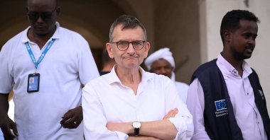 United Nations special envoy in Sudan, Volker Perthes (C), oversees the evacuation of internationally-recruited personnel in Port Sudan, April 24, 2023. (AFP Photo)