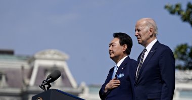 U.S. President Joe Biden (R) with South Korean President Yoon Suk Yeol (L) at an arrival ceremony during a state visit with on the South Lawn of the White House in Washington, D.C., April 26, 2023. (EPA Photo)