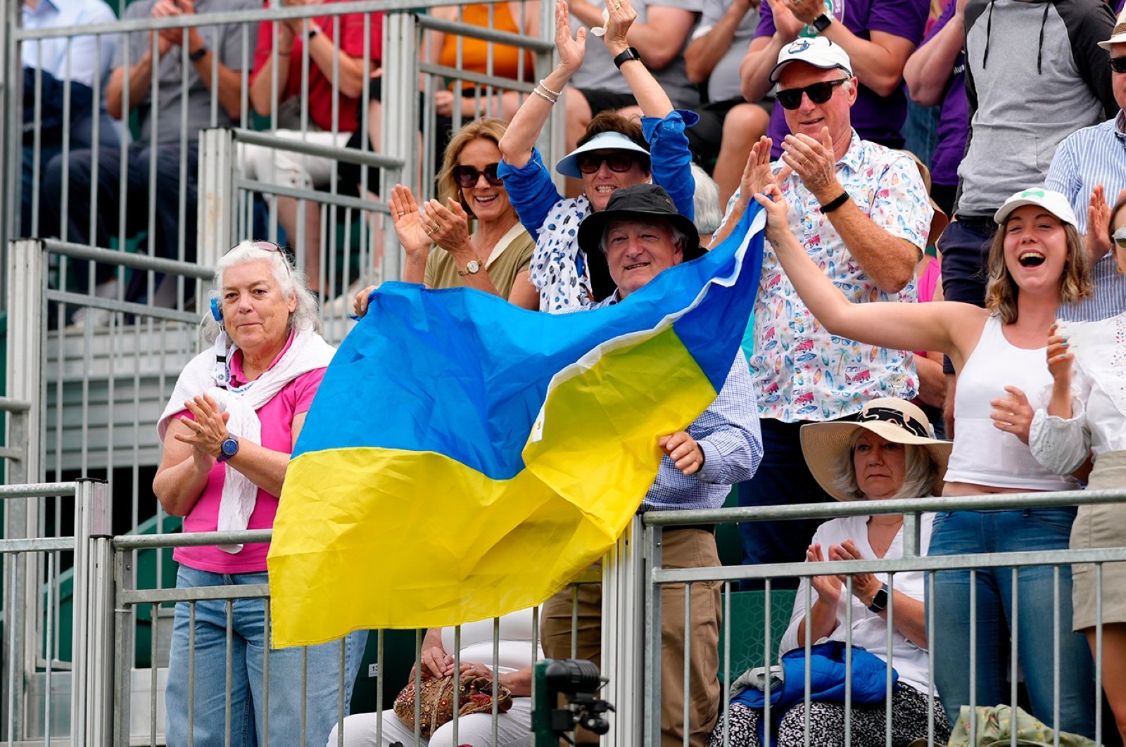 Wimbledon melangkah untuk mendukung pemain Ukraina saat Rusia kembali