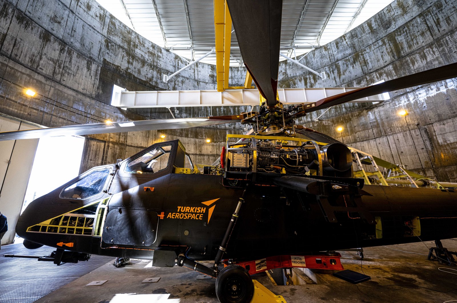Helikopter serang kelas berat domestik pertama Türkiye menyalakan mesin