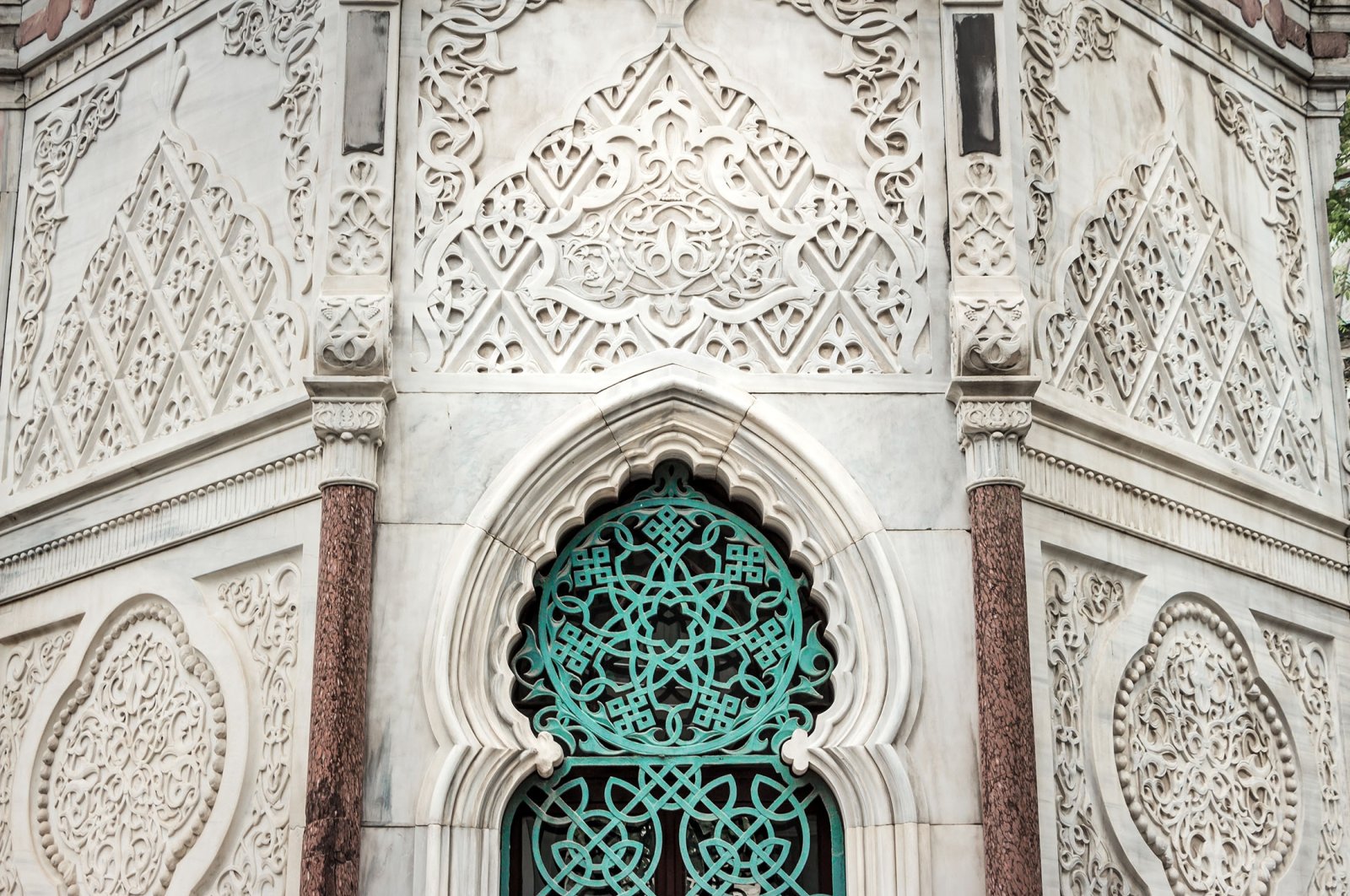 A closeup shows the detailed marble carvings of the Keçecizade Fuat Pasha Tomb, in Istanbul, Türkiye. (Shutterstock Photo)