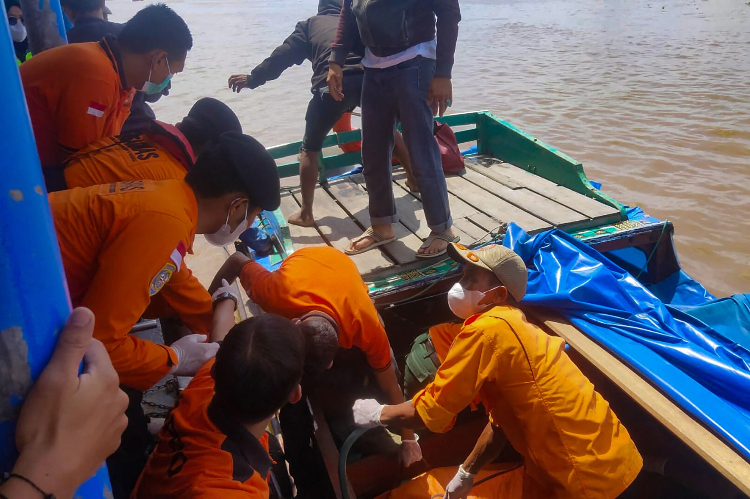 11 Dead, 9 Still Missing After Boat Capsizes In West Indonesia | Daily ...