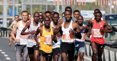 Athletes compete during the Istanbul half marathon, Istanbul, Türkiye, April 30, 2023. (AA Photo)