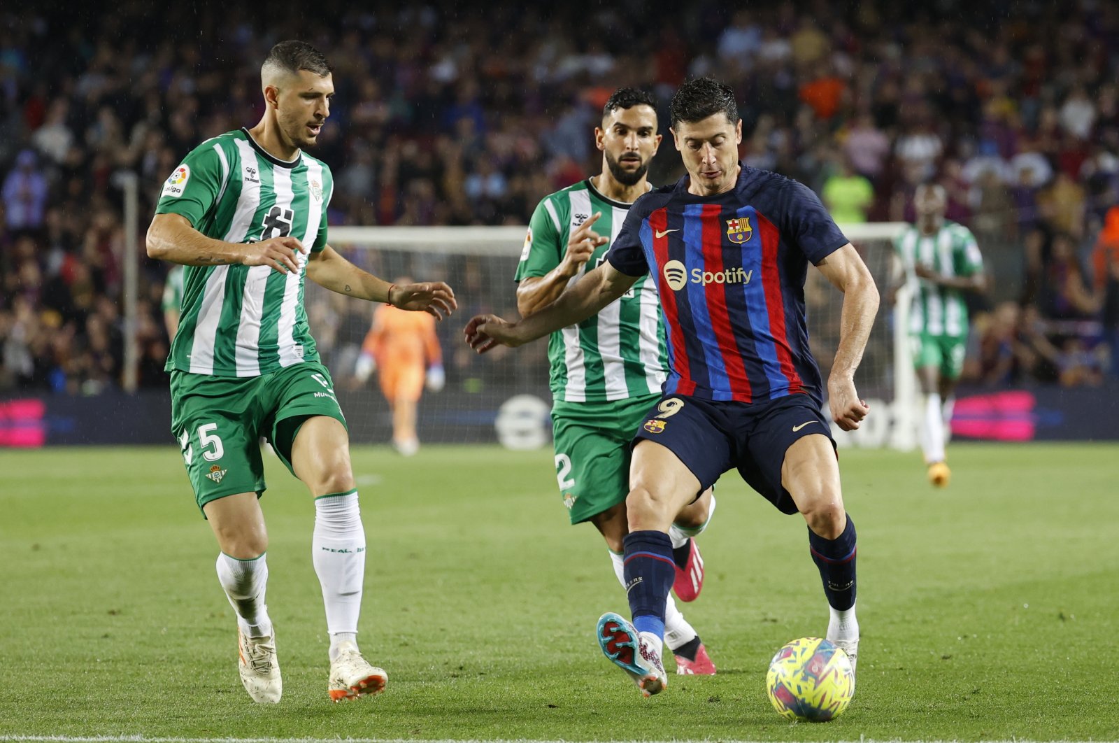 FC Barcelona&#039;s Robert Lewandowski (R) in action against Real Betis&#039; Guido Rodriguez (L) during a Spanish La Liga match between FC Barcelona and Real Betis at Spotify Camp Nou stadium, Barcelona, Spain, April 29, 2023. (EPA Photo)