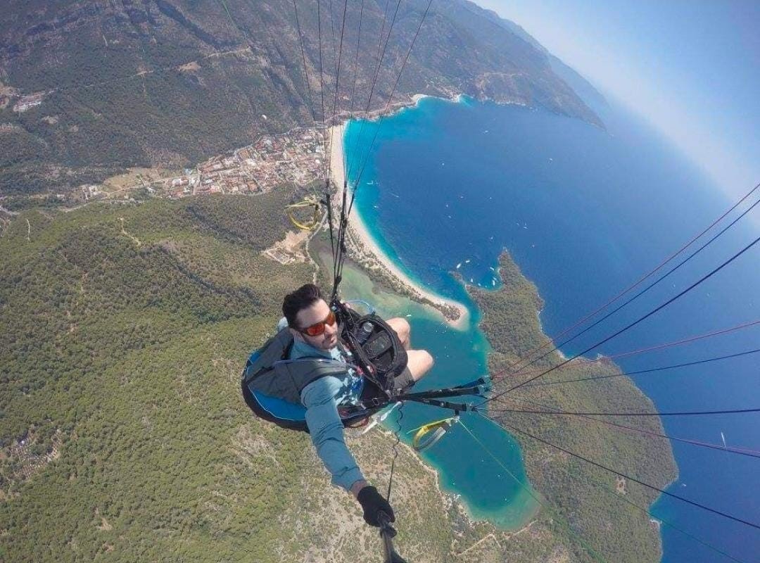National paraglider Orkut Baysal performing his last parachute ride, Fethiye, Antalya, Türkiye, May 1, 2023. (IHA Photo)