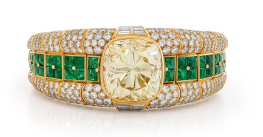 A Bulgari-colored diamond and emerald bracelet, in Geneva, Switzerland, March 28, 2023. (AFP Photo)