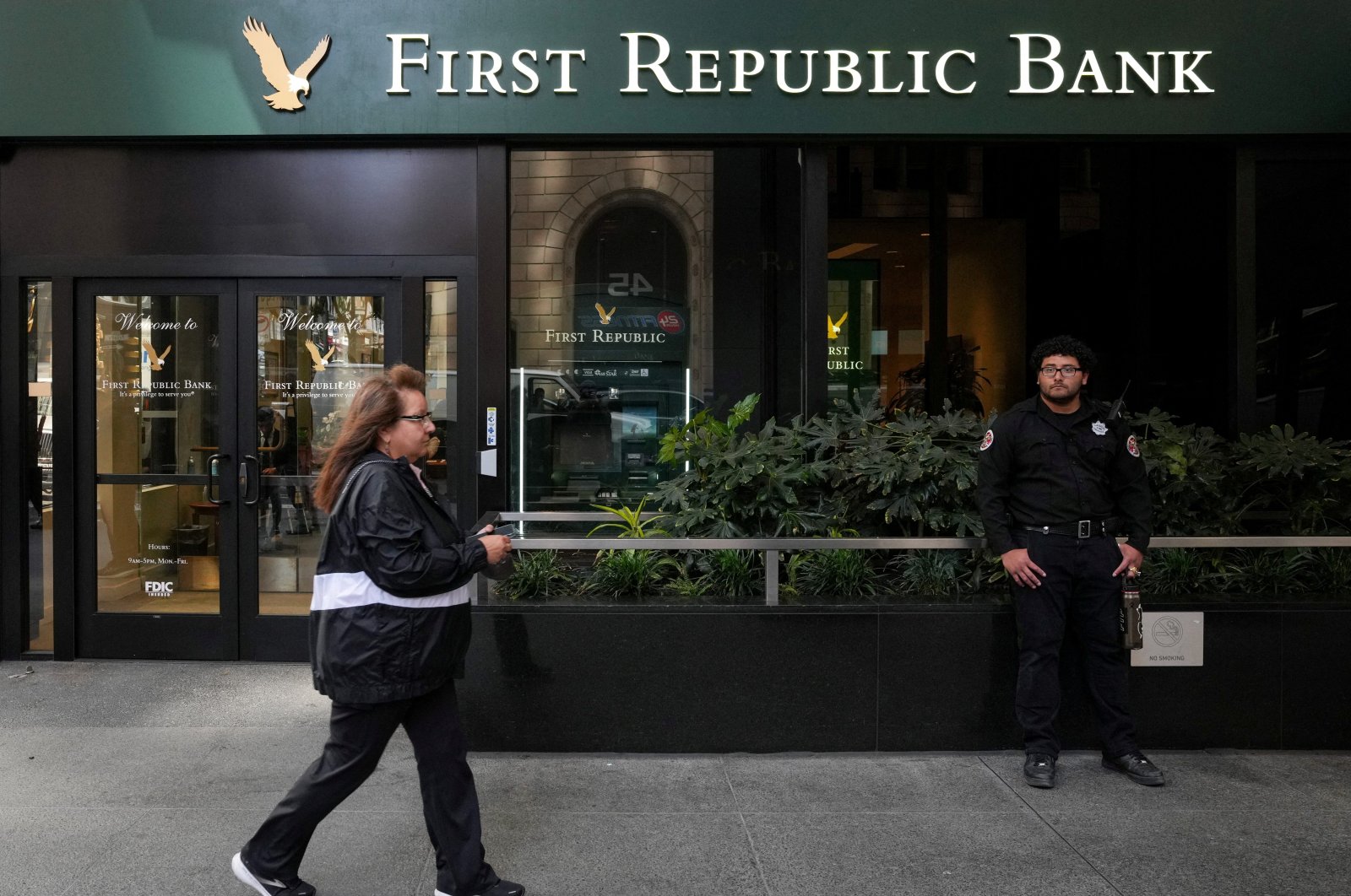 A security guard stands outside a First Republic Bank branch in San Francisco, California, U.S., April 28, 2023. (Reuters Photo)