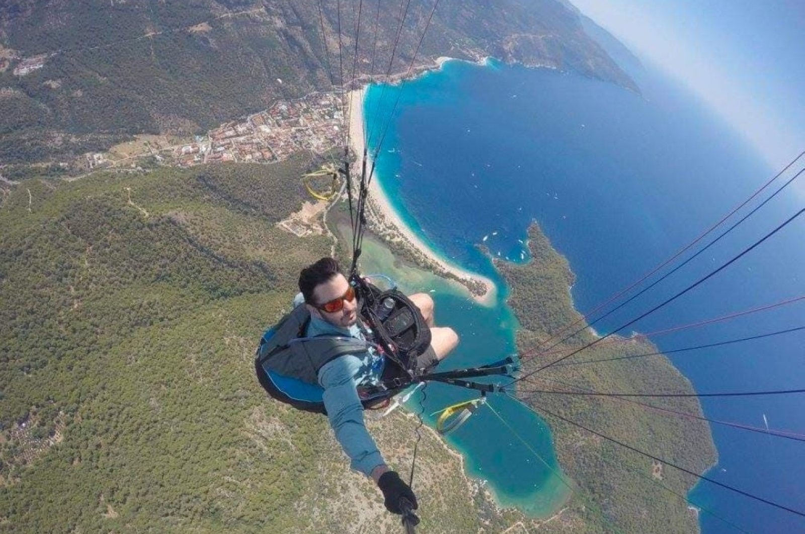 Penerjun payung Inggris ditahan dalam kasus kematian paraglider Turki Baysal