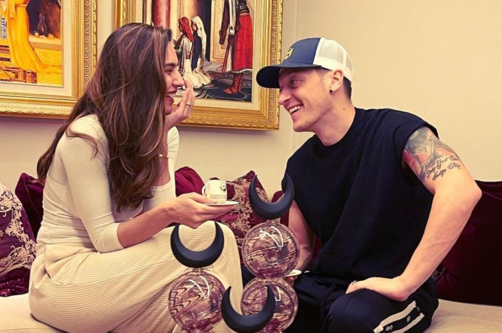 Tujuan pasangan: Mesut Özil berbagi penghargaan ulang tahun untuk istri Amine