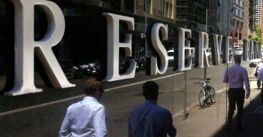 Pedestrians walk past the Reserve Bank of Australia building in central Sydney, Australia, Feb. 10, 2017. (Reuters Photo)
