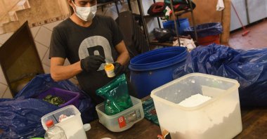A worker prepares "crushed coca leaf" bags at the "El Dogor" shop in Santa Cruz, Bolivia, April 22, 2023. (AFP Photo)