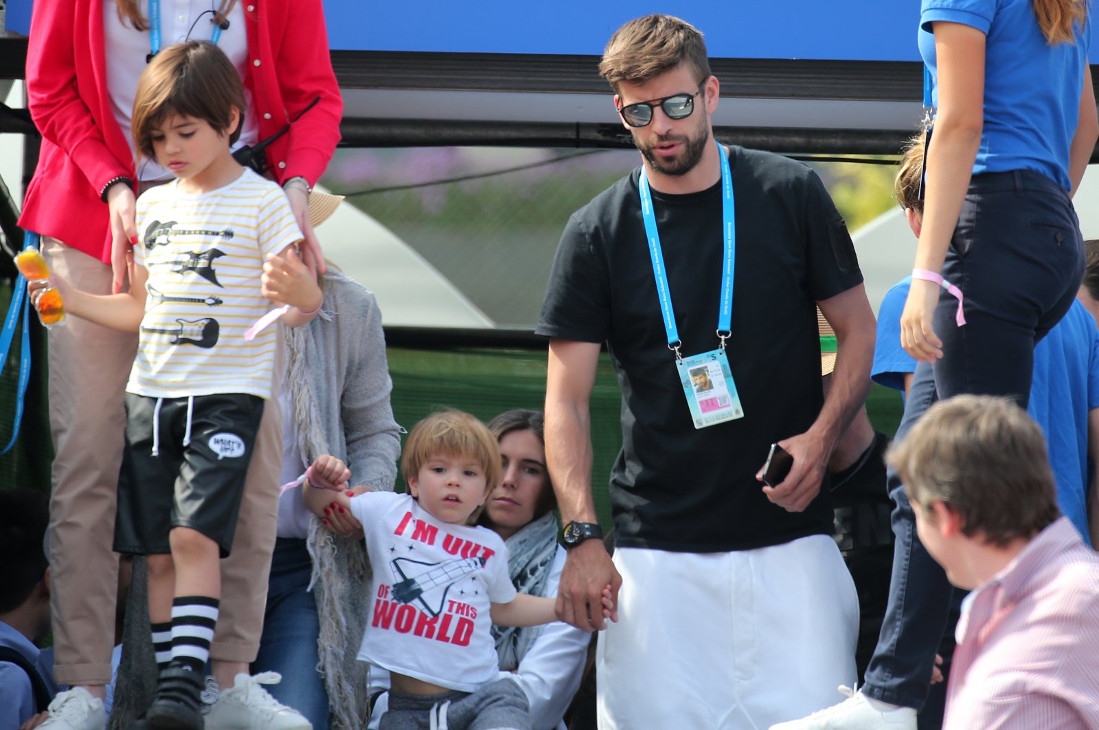 Gerard Pique (R) with his kids Milan and Sacha during the match Rafa Nadal versus David Goffin at the Barcelona Open Banc Sabadell, Barcelona, Spain, April 28, 2018. (Getty Images Photo)
