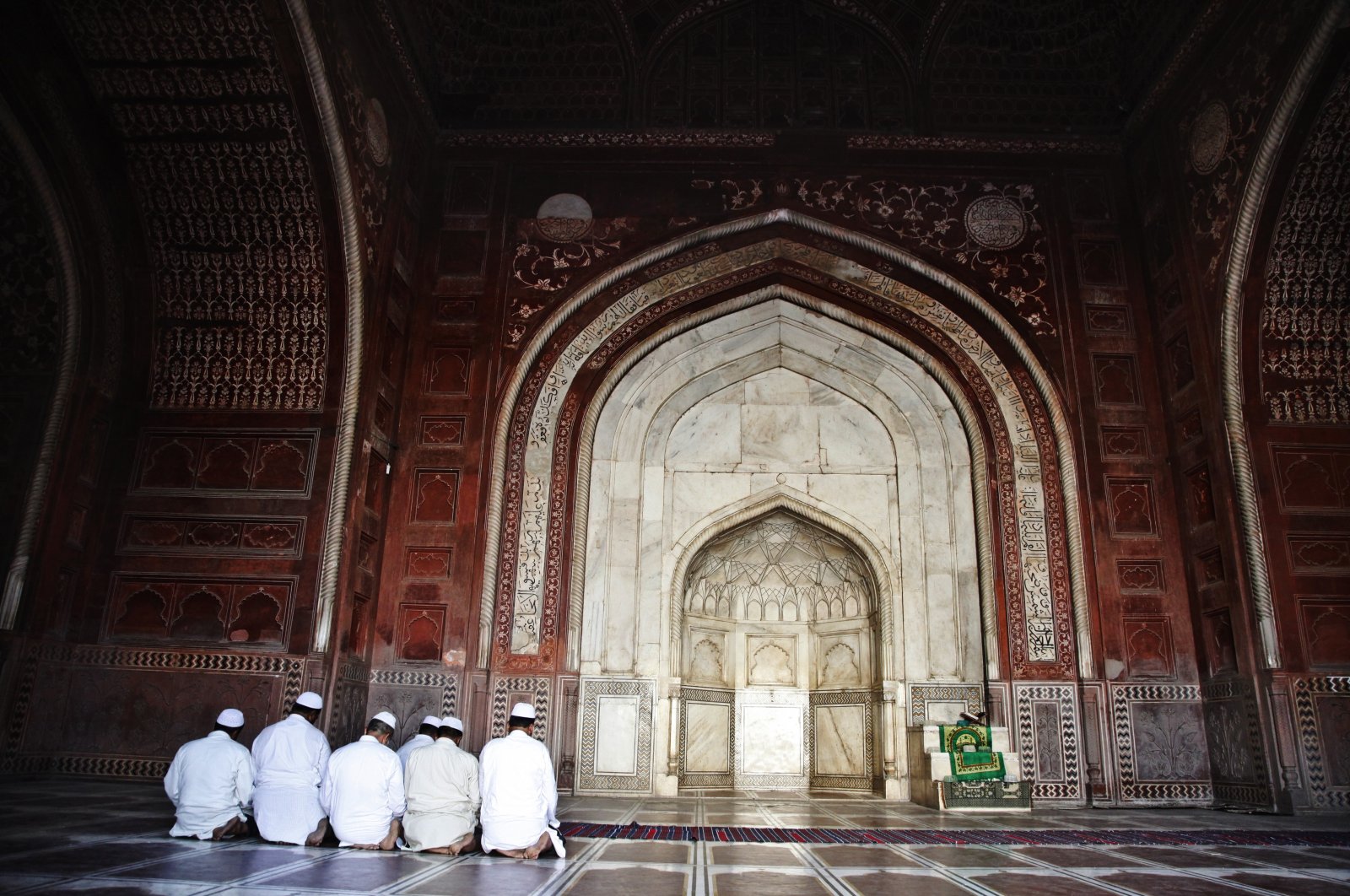 In this undated photo, Muslim men pray at a mosque in Agra, Uttar Pradesh, India. (Shutterstock Photo)