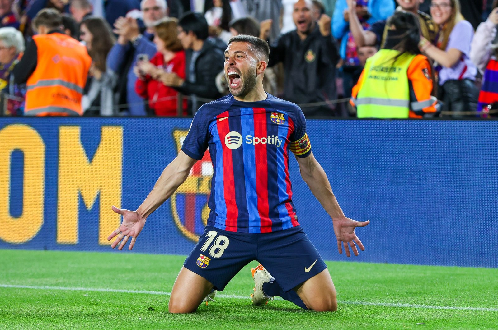 Barcelona&#039;s Jordi Alba celebrates after scoring his team&#039;s only goal against Osasuna during a La Liga match at the Camp Nou, Barcelona, Spain, May 2, 2023. (AA Photo)