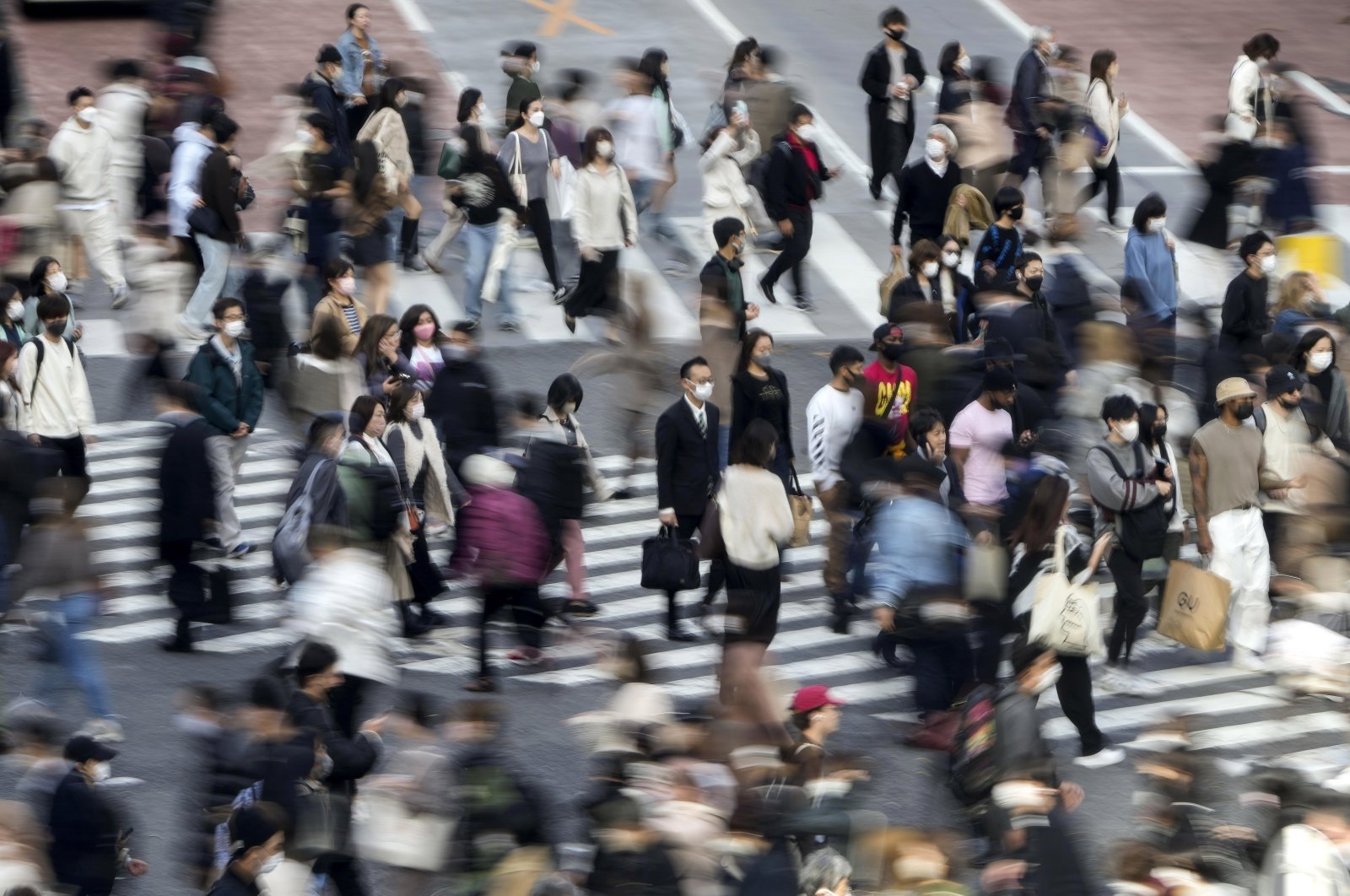Pedestrians cross a street in the Shibuya district of Tokyo, Japan, Nov. 24, 2022. (EPA File Photo)
