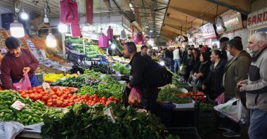 People shop at a vegetable and fruit market during the holy month of Ramadan in the historical Ulus district of Ankara, Türkiye, April 19, 2023. (AFP Photo)