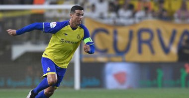 Nassr's Portuguese forward Cristiano Ronaldo runs with the ball the Saudi Pro League football match between Al-Nassr and Al-Raed at the al-Awwal Park Stadium, Riyadh, Saudi Arabia, April 28, 2023. (AFP Photo)